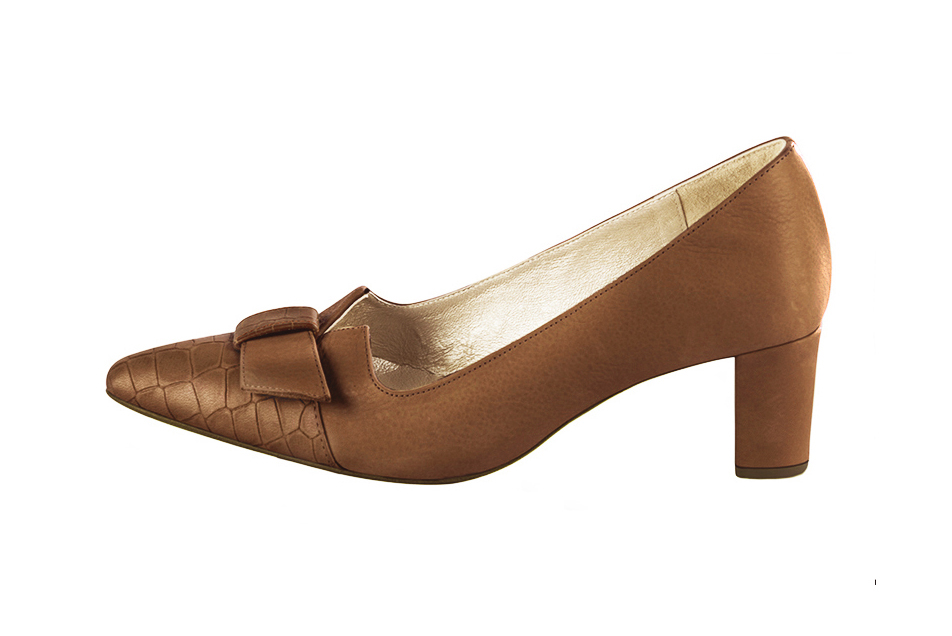 French elegance and refinement for these caramel brown dress pumps, with a knot on the front, 
                available in many subtle leather and colour combinations. Possibility to customize with your colors and materials.
With its original cutout, this pretty fitted pump
will render you great services, combining comfort and distinction. 
                Matching clutches for parties, ceremonies and weddings.   
                You can customize these shoes to perfectly match your tastes or needs, and have a unique model.  
                Choice of leathers, colours, knots and heels. 
                Wide range of materials and shades carefully chosen.  
                Rich collection of flat, low, mid and high heels.  
                Small and large shoe sizes - Florence KOOIJMAN